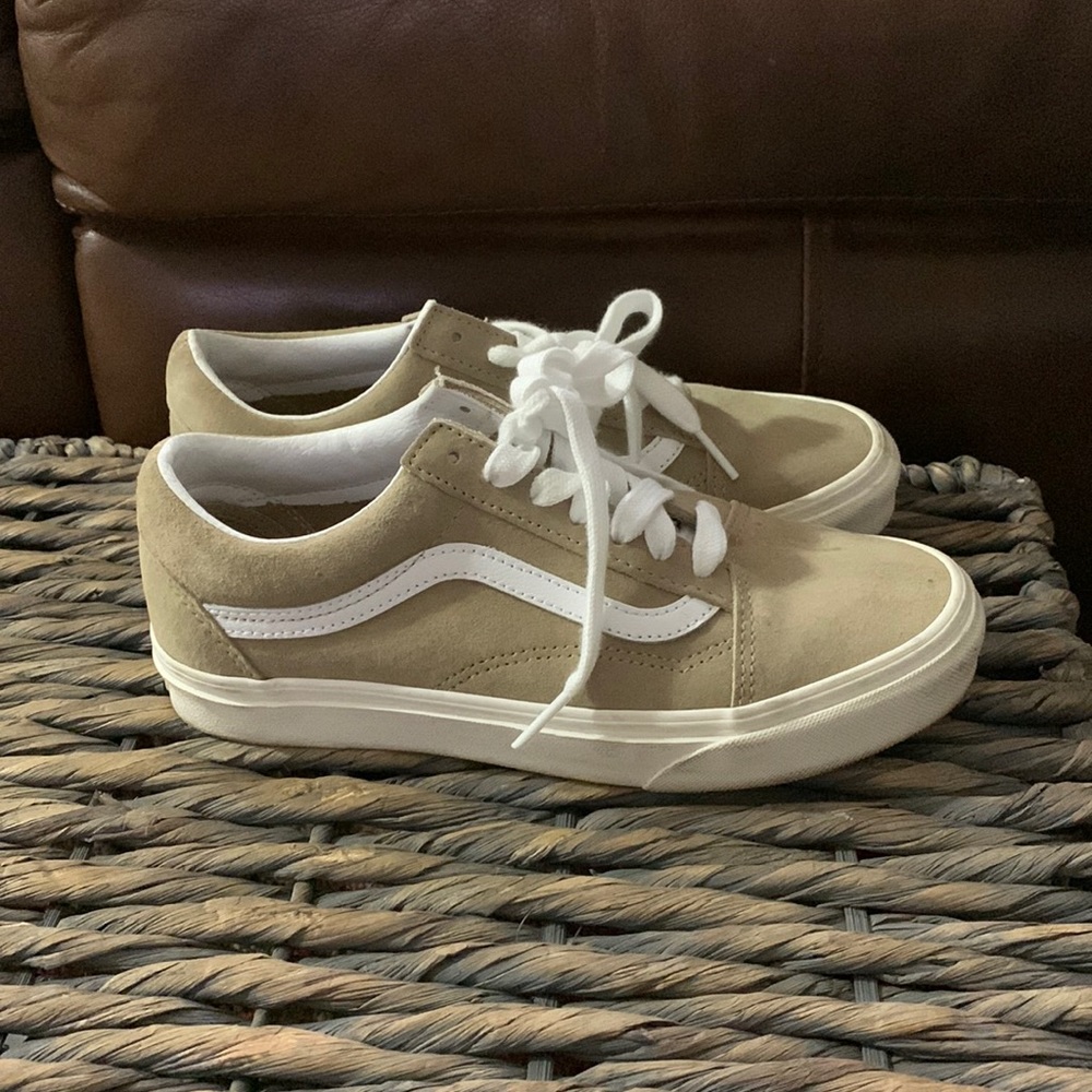 Beige old school van size 5.5 in men and size 7 in women
